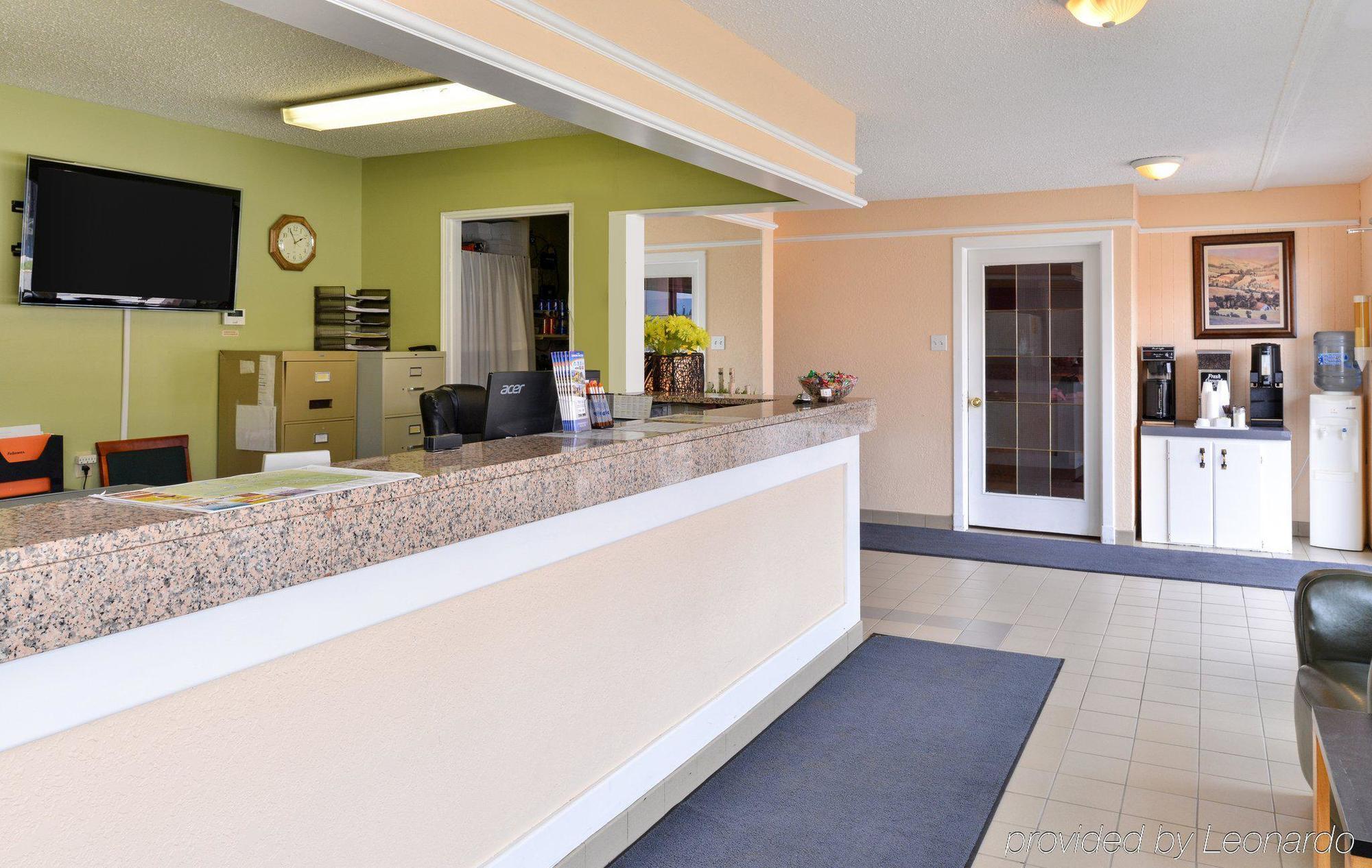 Canadas Best Value Inn Уайткорт Экстерьер фото
