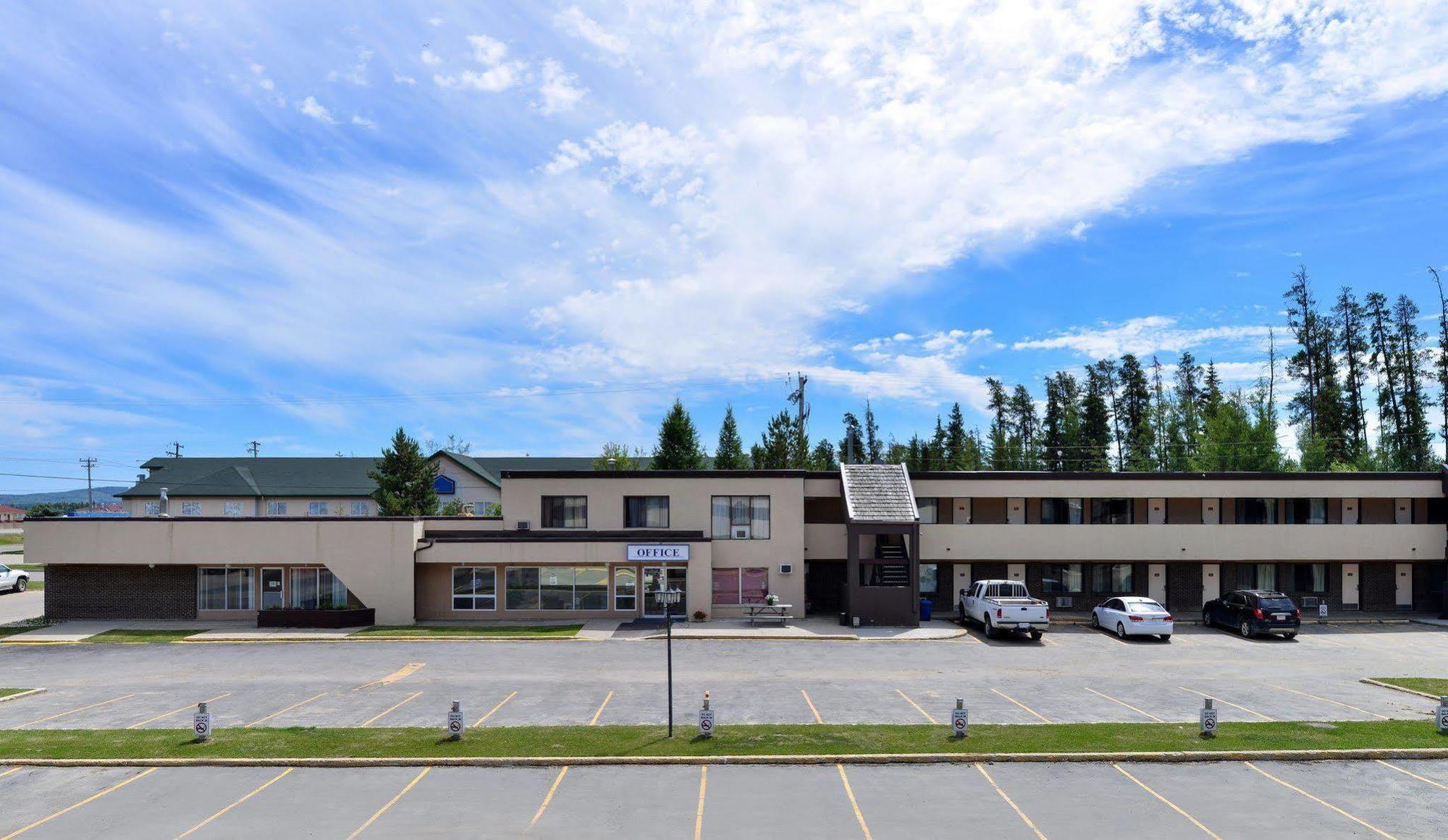 Canadas Best Value Inn Уайткорт Экстерьер фото