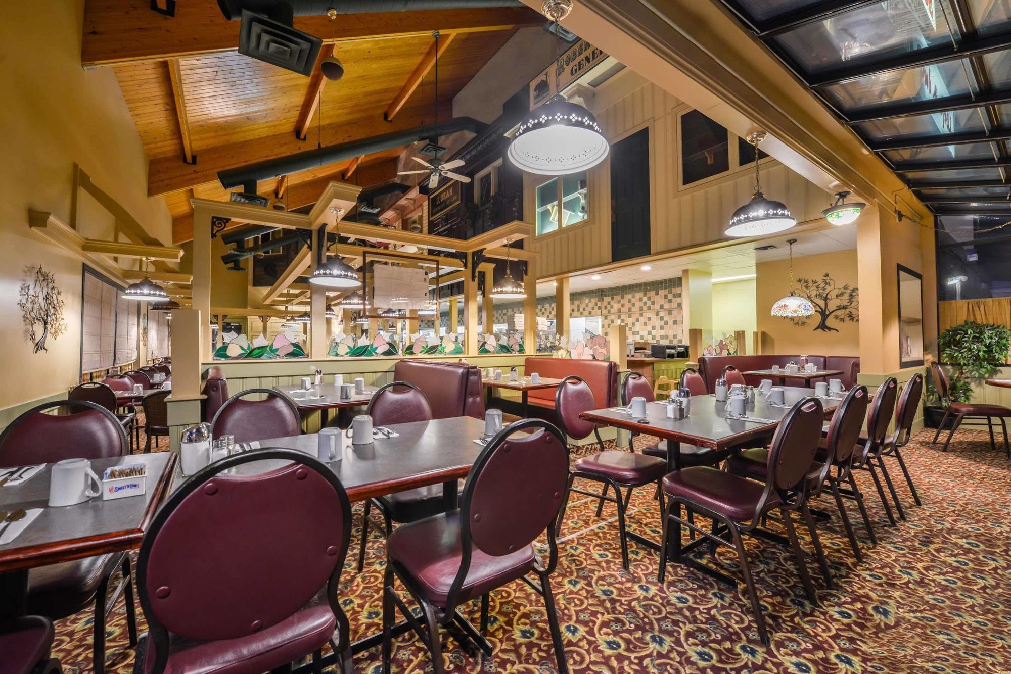 Canadas Best Value Inn Уайткорт Экстерьер фото