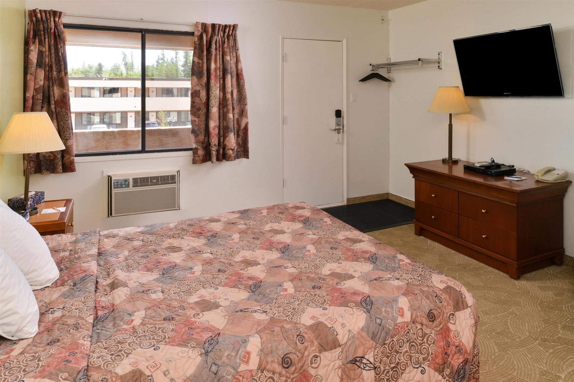 Canadas Best Value Inn Уайткорт Экстерьер фото