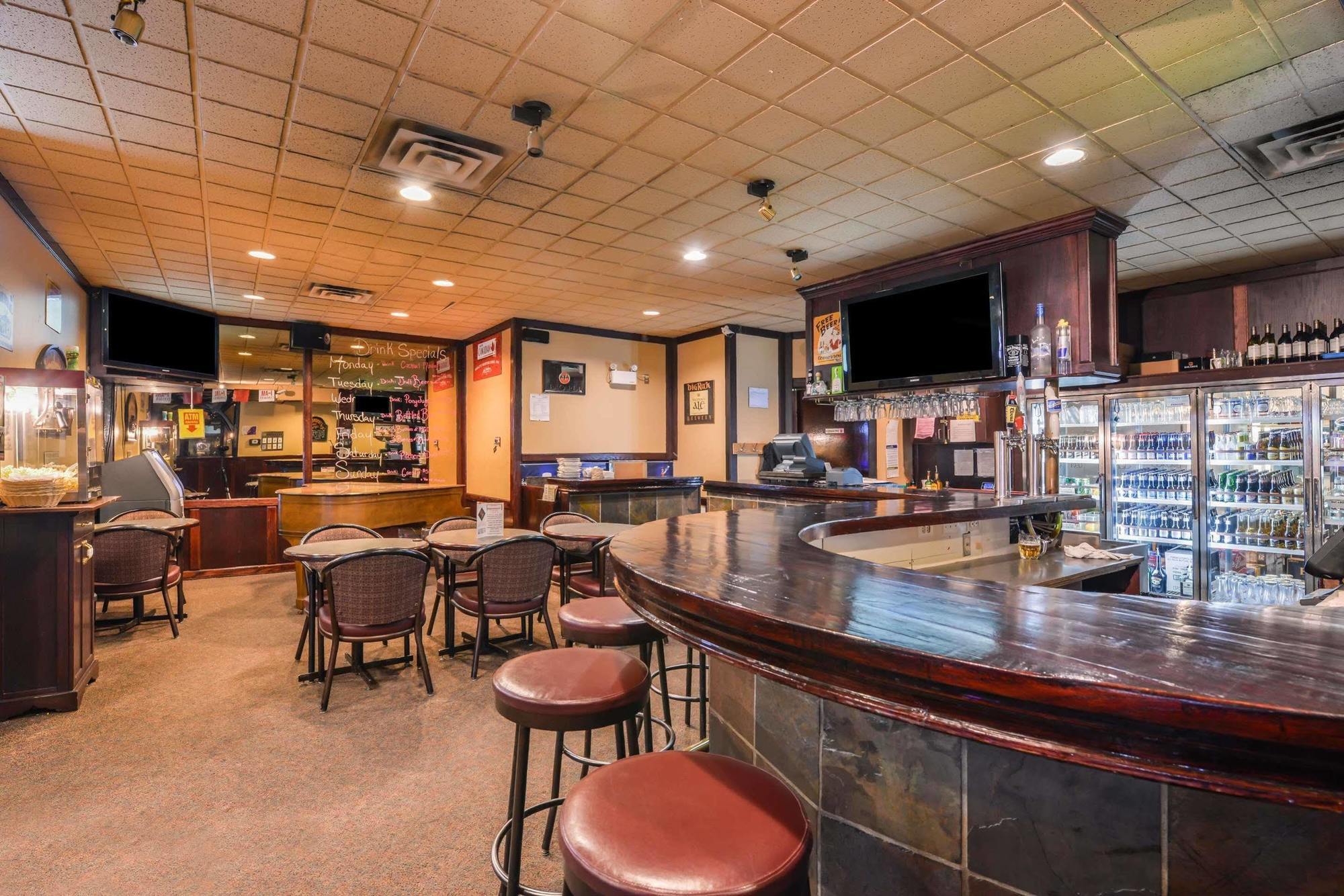 Canadas Best Value Inn Уайткорт Экстерьер фото